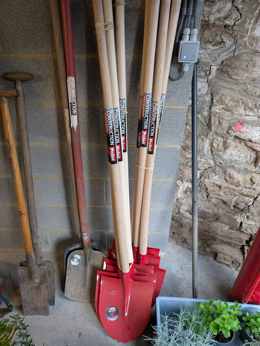 Pelle pour plantation de fruitiers